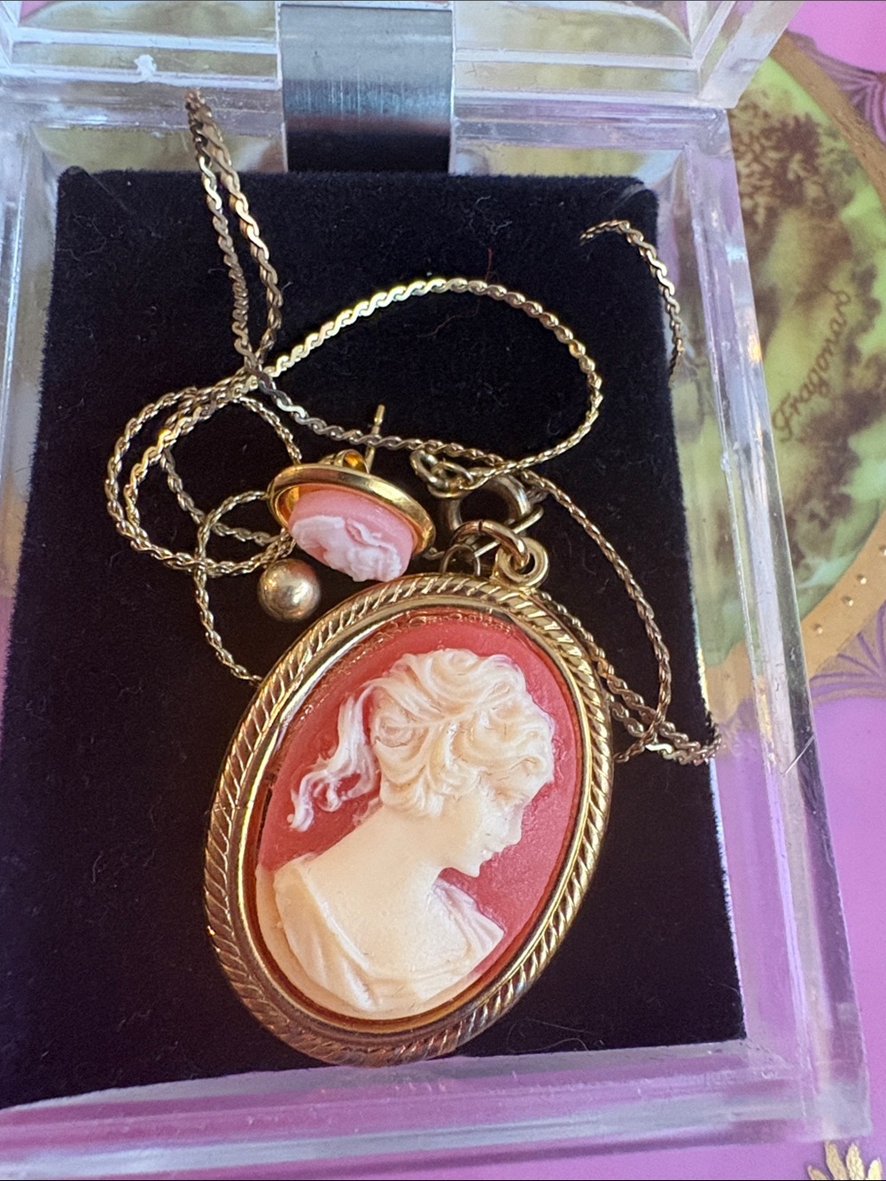 Vintage Gold-Tone Pink Cameo Pendant Necklace and earrings set with Cream Relief